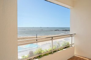 Beach - Les pieds dans le sable : Vue panoramique (Larmor-Plage)