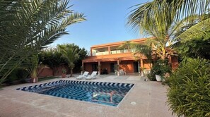 Pool - Beautiful 7 rooms with pool (Ngaparou)