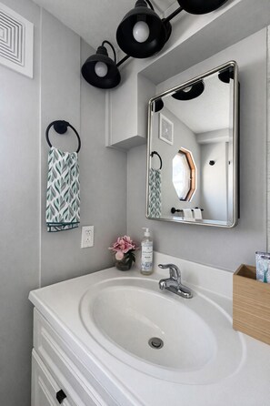 Bathroom - Charming 2BR Near UConn & Lake: Walk to Dining in Village Center (Coventry)