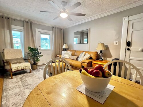 Charming 2BR Retreat Near UConn Walk to Coventry Lake + Bidwell Tavern
