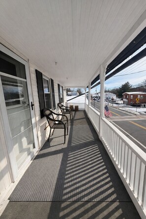 Property grounds - Charming 2BR Near UConn & Lake: Walk to Dining in Village Center (Coventry)