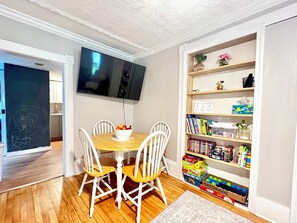 Dining - Charming 2BR Retreat Near UConn Walk to Coventry Lake + Bidwell Tavern (Coventry)