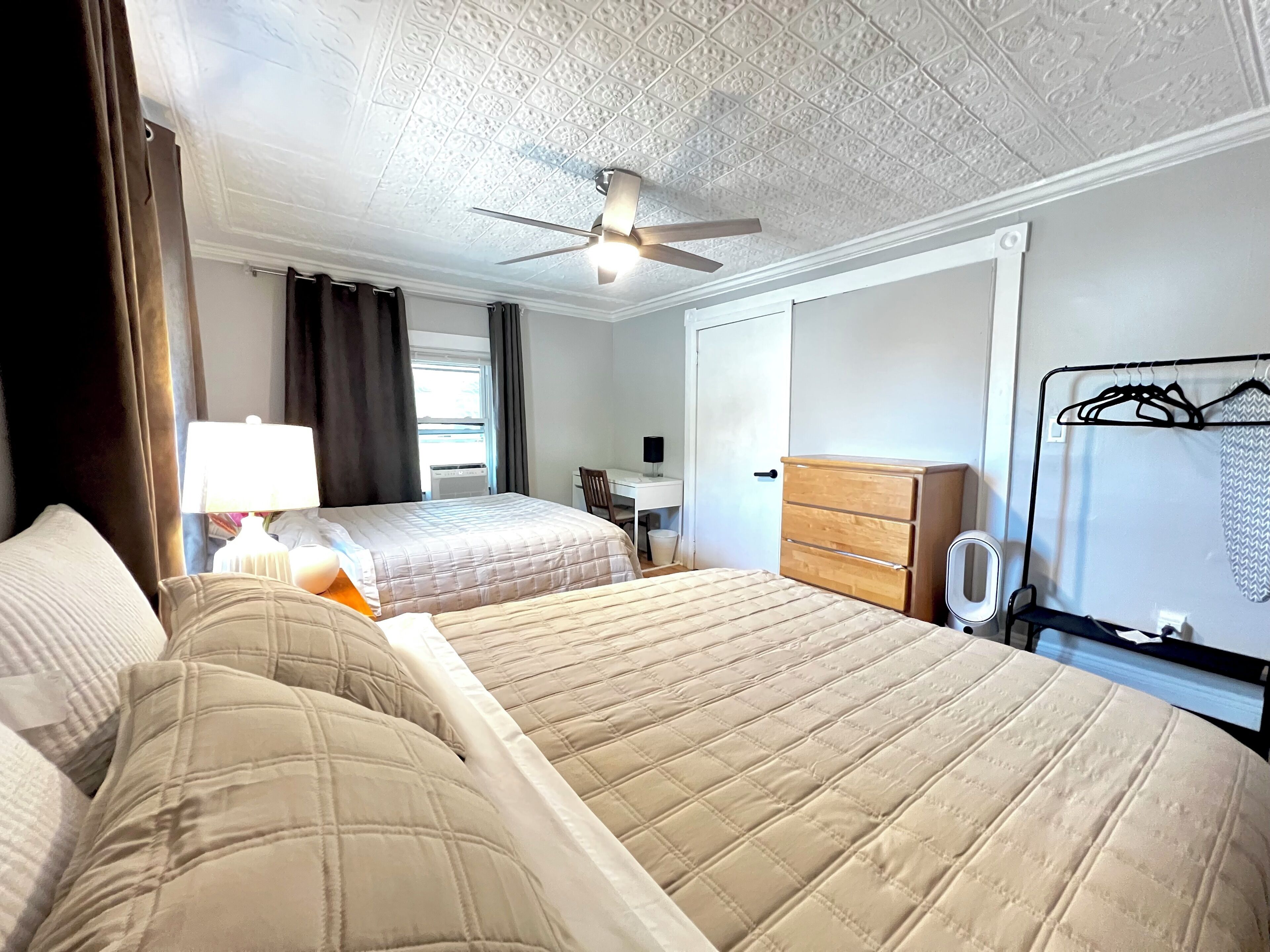 2 bedrooms, in-room safe, desk, WiFi (free)