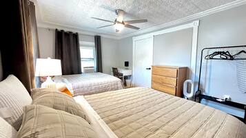 2 bedrooms, in-room safe, desk, WiFi (free)