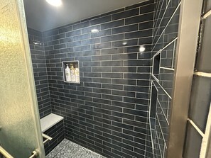 Spa - 3BR Sleeps 12, 9 Parking Spots, 20 Min to O’Hare (Addison)