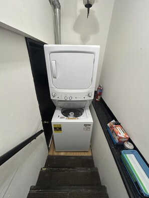 Interior - 3BR Sleeps 12, 9 Parking Spots, 20 Min to O’Hare (Addison)