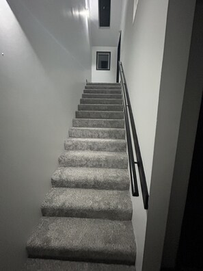 Interior - 3BR Sleeps 12, 9 Parking Spots, 20 Min to O’Hare (Addison)