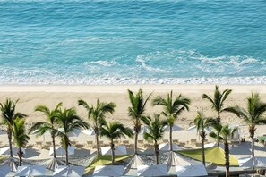 On the beach, sun-loungers, beach towels - Luxe JR Suite, Oceanfront Garza Blanca Los Cabos (Cabo San Lucas)