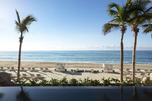 On the beach, sun-loungers, beach towels - Luxe JR Suite, Oceanfront Garza Blanca Los Cabos (Cabo San Lucas)