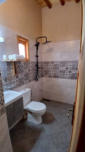Chambre supérieure double, vue sur la colline | Salle de bain