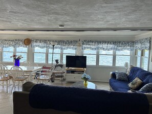 Living area - Location Location .. Waterfront home boat house boat slips panoramic views (Sanbornton)