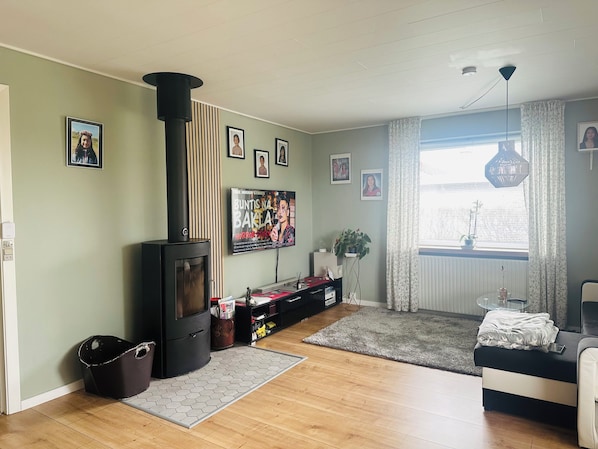 Basic Room, Non Smoking, Kitchen | Living area