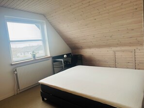 Basic Room, Non Smoking, Kitchen - Family private house 4-5 rooms (Brovst)