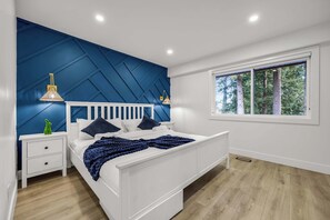 4 slaapkamers, een strijkplank/strijkijzer, wifi, beddengoed