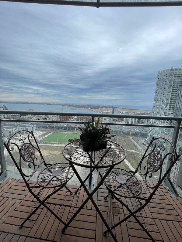 Comfort Apartment, Balcony, Lake View | Outdoor dining - Elevate Stays Toronto (Toronto)