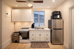 Private kitchen - Cozy 1-bedroom studio in awesome Miami with AC (Miami)