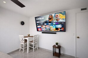 Interior - Cozy 1-bedroom studio in awesome Miami with AC (Miami)