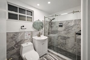 Bathroom - Cozy 1-bedroom studio in awesome Miami with AC (Miami)