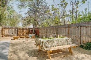 Outdoor dining - Stocked Suite Near Midtown • Yard + Private Entrance (Reno)