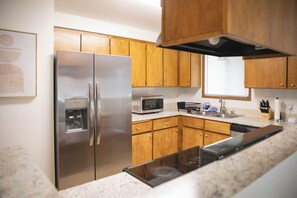 Private kitchen - Cozy 3-Bedroom East Wenatchee Home (East Wenatchee)