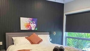 5 slaapkamers, een strijkplank/strijkijzer, wifi, beddengoed
