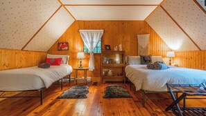 3 bedrooms, iron/ironing board, free WiFi, bed sheets - Rare Lakefront Chalet, Mont Tremblant (La Conception)