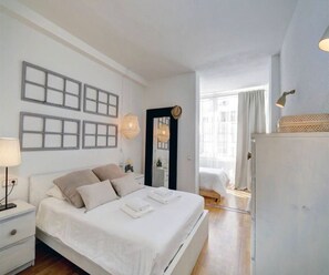 1 habitación, tabla de planchar con plancha, wifi gratis y ropa de cama 
