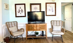 Interior - Gorgeous 3-bedroom penthouse-shared oceanview roof top pool. 1 block from ocean (Tybee Island)