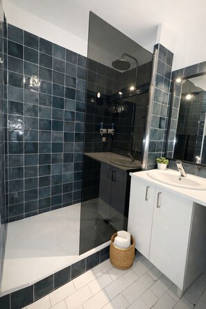 Soap, toilet paper - Apartment with swimming pool, janitor and parking space (Mandelieu-la-Napoule)
