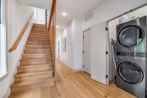 A staircase leading to a door, a washing machine, and a white wall with a picture frame. - Modern Luxury Lakehouse - Pool/Spa/Dock - Sleep 14 (Malakoff)