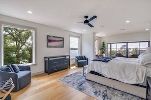 A bedroom with a bed, a desk, a chair, and large windows. - Modern Luxury Lakehouse - Pool/Spa/Dock - Sleep 14 (Malakoff)