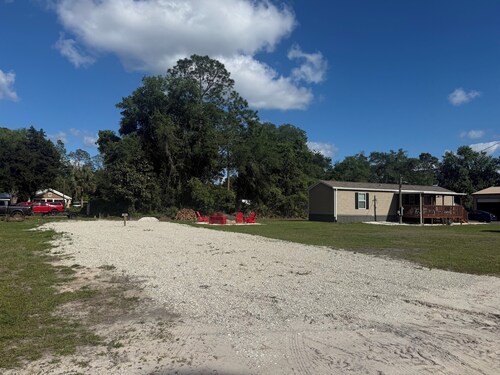 Terrific camping site inSatsuma perfectfor your outdoor adventure.Near the river