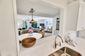 Interior - Palmetto Dunes -10 Min Walk to Beach - Golf - Pools - Bike Path (Hilton Head Island)