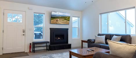 Smart TV, fireplace