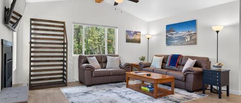 Smart TV, fireplace