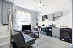 TV - Stylish duplex flat with cosy modern feel in London Paddington. Near Hyde Park.. (London)