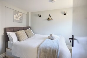1 bedroom, WiFi, bed sheets - Stylish duplex flat with cosy modern feel in London Paddington. Near Hyde Park.. (London)