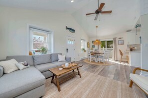 TV - 2 BR Bay Breeze Retreat (Lower Township)