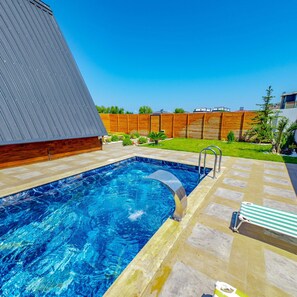 Bungalow Deluxe, vista a la alberca | Alberca | 2 albercas al aire libre 