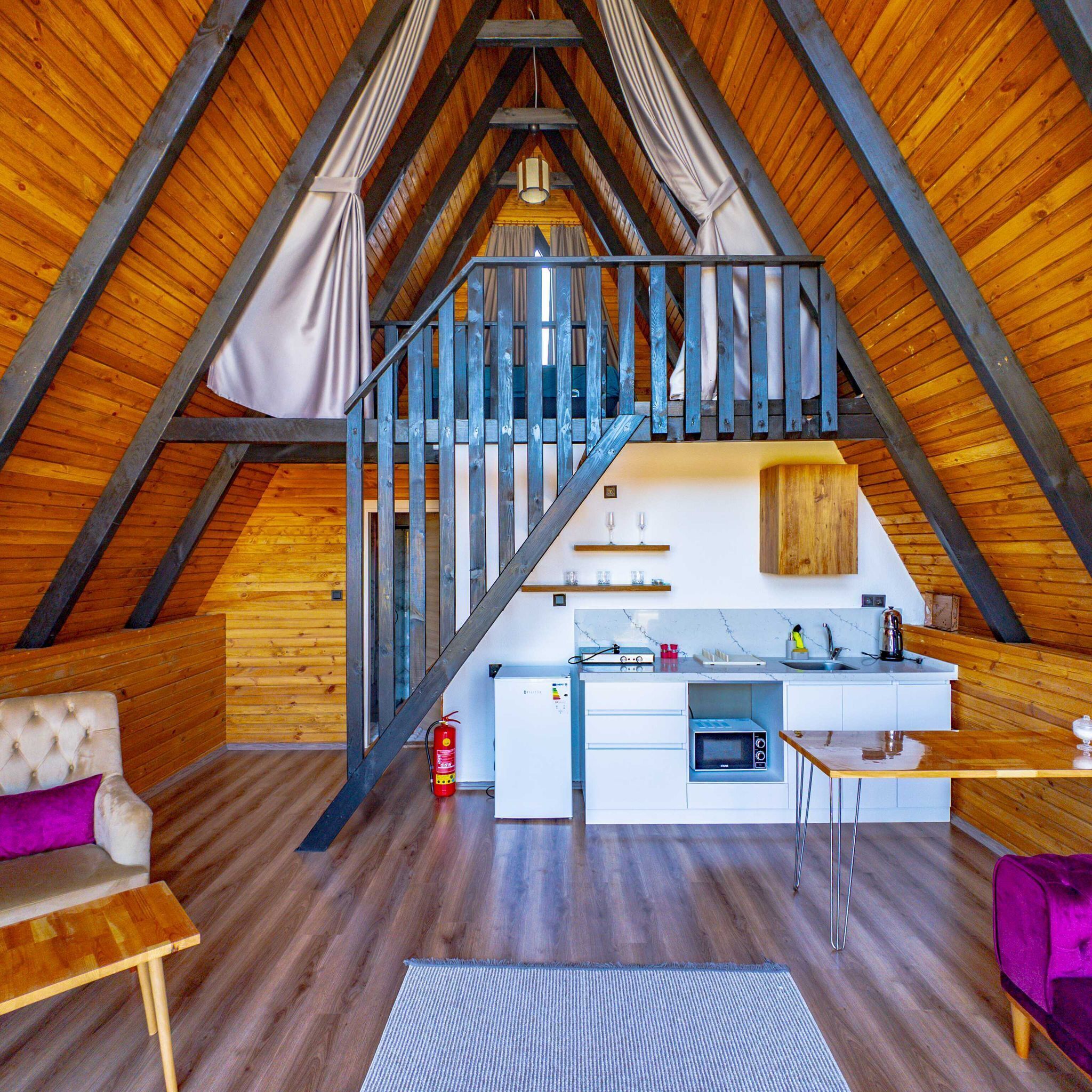 Deluxe Bungalow, Pool View | Interior