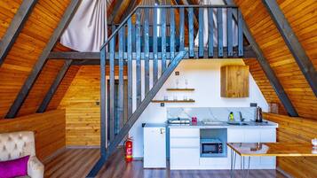 Deluxe Bungalow, Pool View | Interior