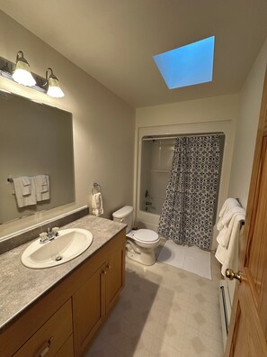 Shower, jetted bath, hair dryer, towels - Acadia’s "Quiet Side" Retreat – Sunny 3BR/2BA w/ Private Deck & Fire Pit! (Tremont)