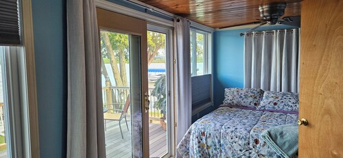2-bedroom lake house on welcoming Waneta Lake with picturesque views.