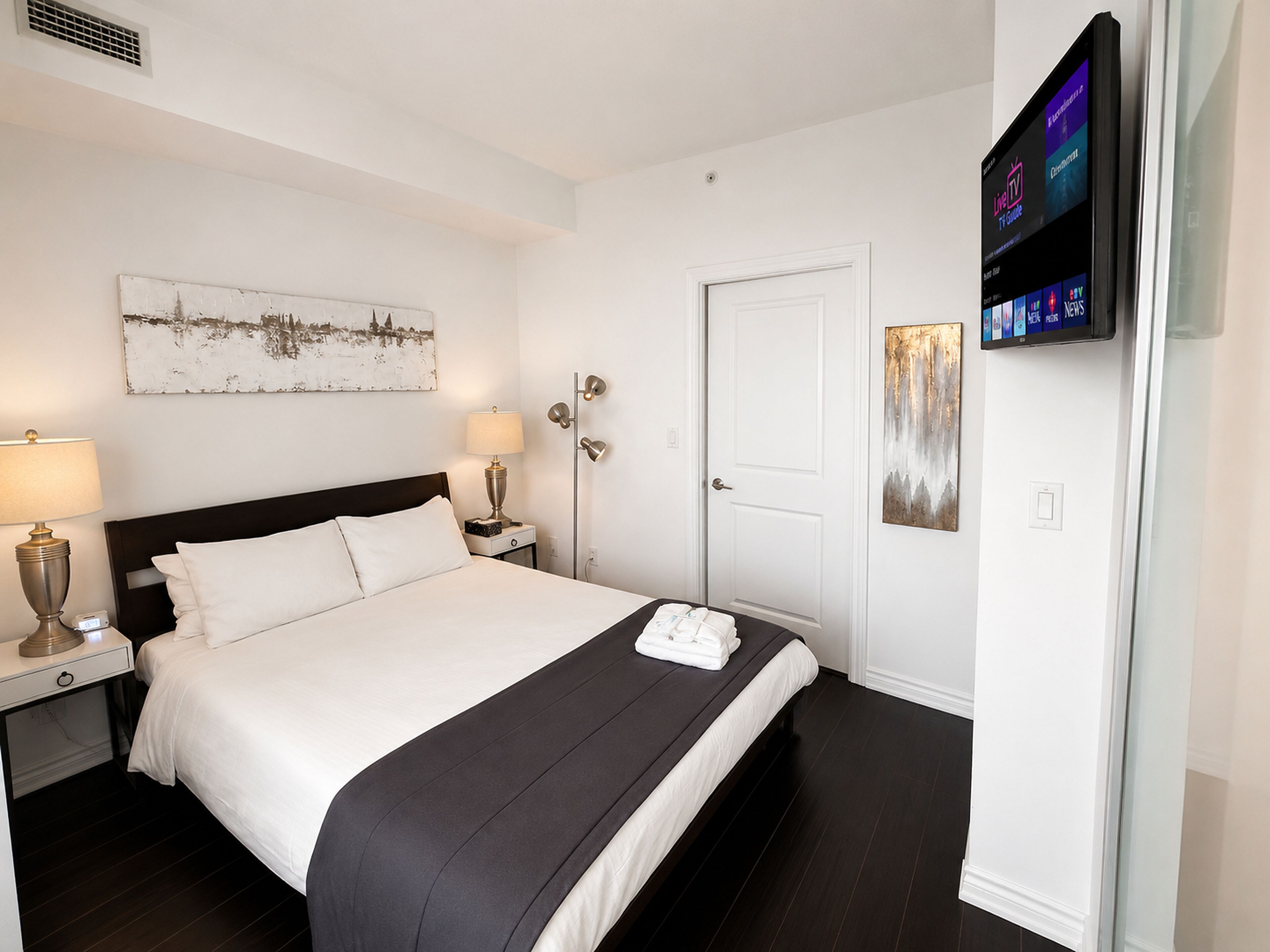 Comfort Condo, 1 Queen Bed with Sofa bed, Kitchen, City View | Premium bedding, individually decorated, desk, laptop workspace