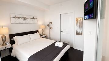 Comfort Condo, 1 Queen Bed with Sofa bed, Kitchen, City View | Premium bedding, individually decorated, desk, laptop workspace