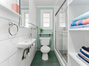 Bathroom - The Flamingo Flat — Artsy 2 BR Retreat Near Beach (Gulfport)