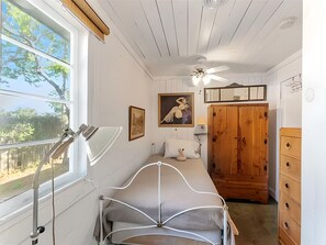 Room - The Flamingo Flat — Artsy 2 BR Retreat Near Beach (Gulfport)