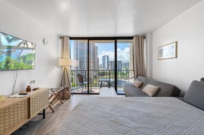 Iron/ironing board, WiFi - Waikiki Studio l Free Parking + Ocean View Lanai (Honolulu)