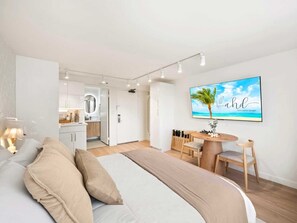 Desk, iron/ironing board, WiFi - Waikiki Skyline Serenity with Mountain Breezes (Honolulu)