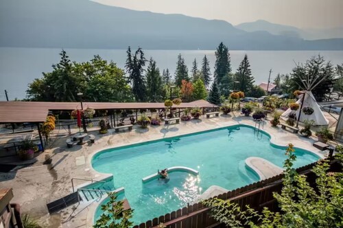 Peaceful and private suite. Close to ferry landing and Kokanee Provincial Park.